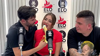 Elo Entrevista con Elo Podcast termina en una mamada y mucho cum - Sara Blonde - Elo Picante