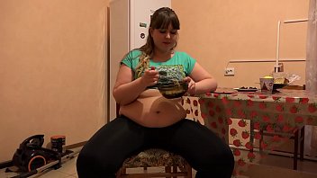 Large-portion A beautiful bbw in leggings and with a big belly eats and shakes a thick stomach. Home fetish.