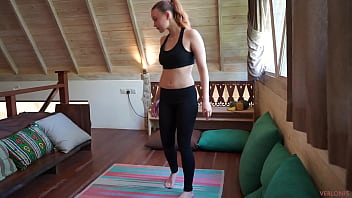 Boobs Fit Girl in YOGA Leggings Gets Fucked and Gets Cum in her Mouth