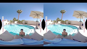 Innie-pussy Naughty America - Glorious day to fuck Jewelz Blu by the pool in VR