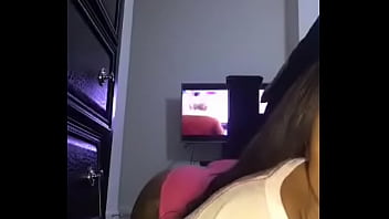 Novinha Novinha mostrando o peito no Periscope