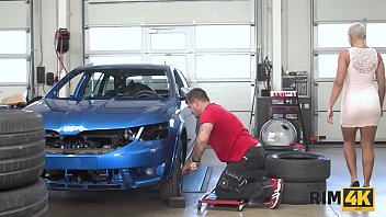 Girl-rimming-guy RIM4K. Well-rounded hottie tastes asshole of tired car mechanic