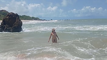 Cute Yuri Gaúcho Casal Paradise GOSTOSA CASADA MOSTRANDO TUDO NA PRAIA DE NUDISMO OS MACHO TUDO LOUCOS