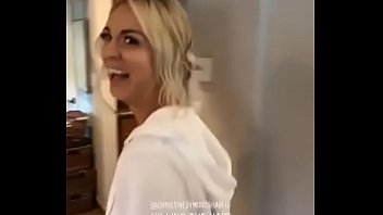 Blonde Kaley Cuoco Showing Her Big Ass